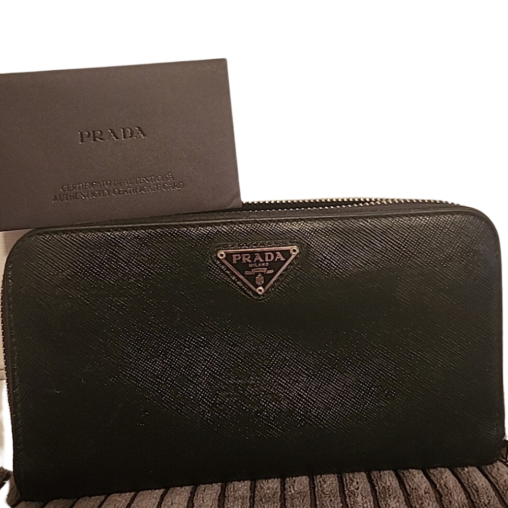 Prada Saffiano Wallet with Authenticity card